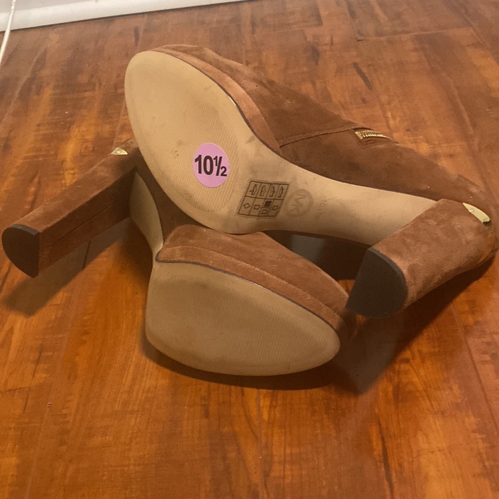 NEW MICHAEL MICHAEL KORS SUEDE HEEL BOOTIE - Picture 5 of 16